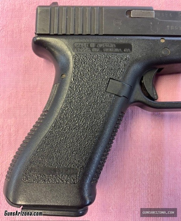 Glock 22 Gen2 .40S&W Semi-Auto Pistol