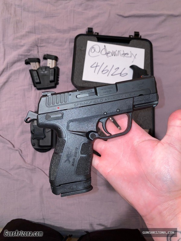 Springfield XDe 3.3” DA/SA Gear Up Package