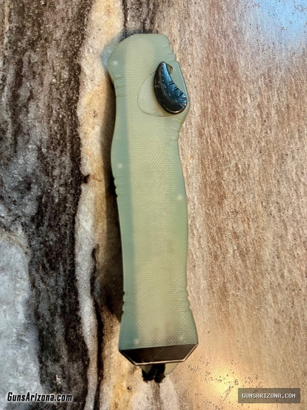Heretic Knives Hydra Jade Top Handle Two-Tone Black Blade Jade