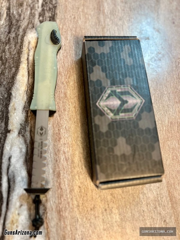 Heretic Knives Hydra Jade Top Handle Two-Tone Black Blade Jade