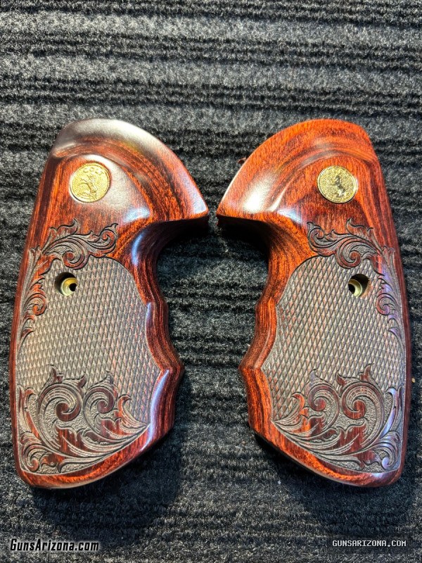Colt Python grip new Altamont