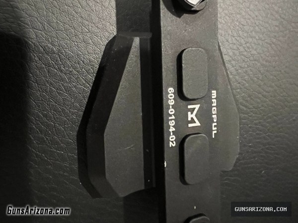 M-LOK® Tripod Adapter