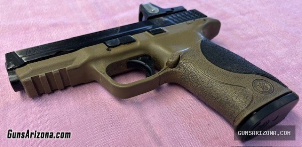Smith & Wesson M&P40 40S&W Semi-Auto Pistol