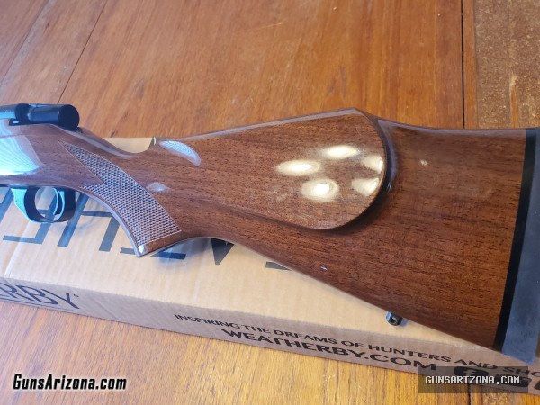 Weatherby bolt action rifle Vanguard 243 Walnut stock