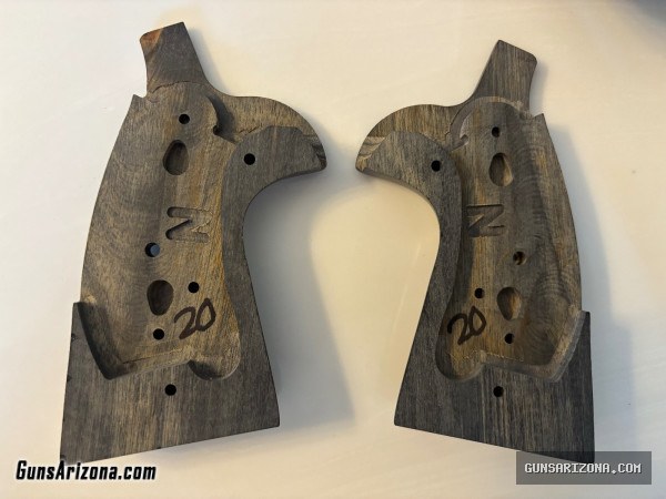 S&W New Altamont grips for N frame round butt