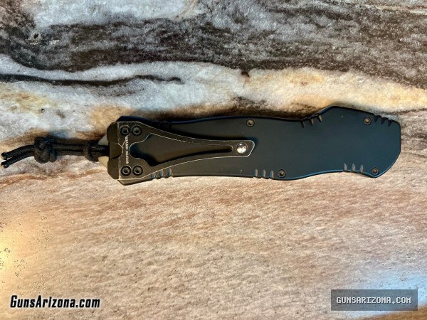 Heretic Knives Hydra Jade Top Handle Two-Tone Black Blade Jade
