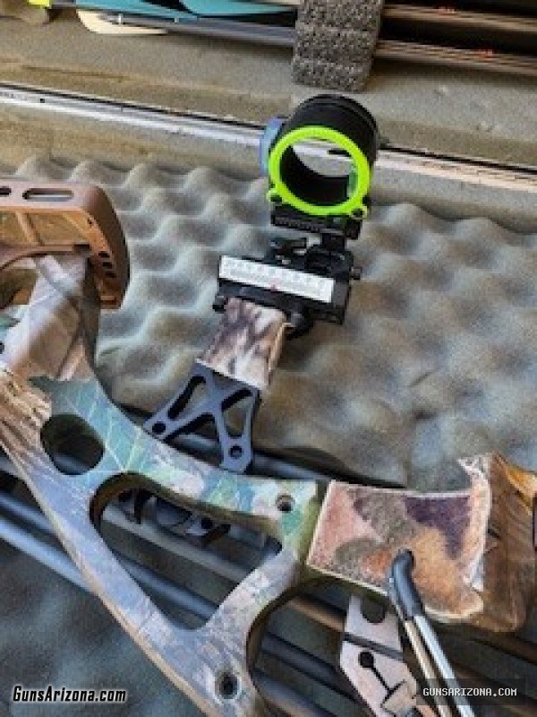 Hoyt CyberTec XT2000 LEFT HAND Compound Bow-Complete Hunting Setup