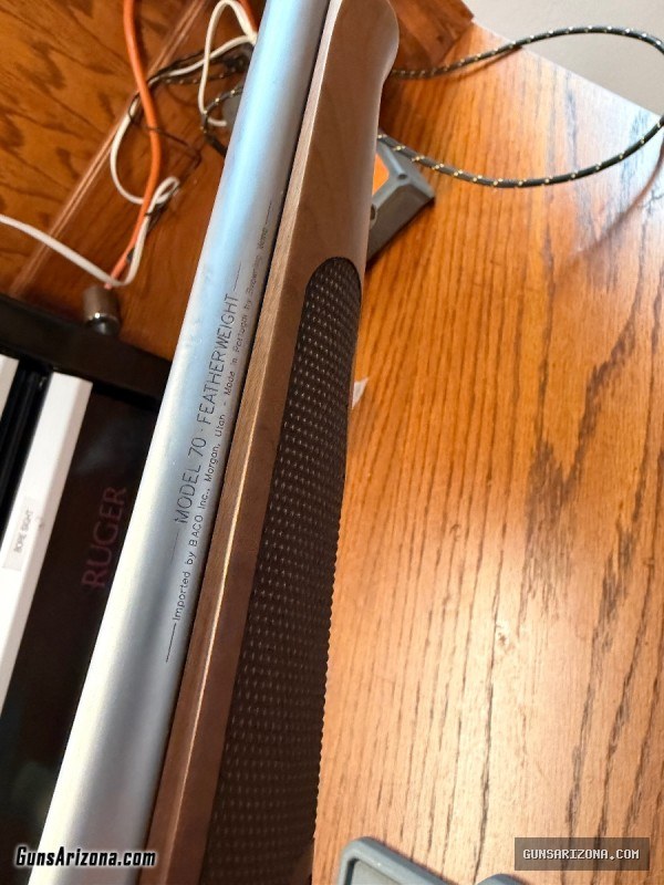Winchester Model 70 Featherweight Stainless, Dark Maple 6.5cm