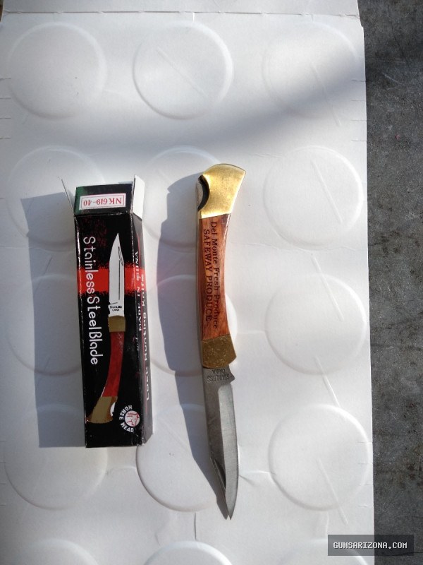 Folding Safeway produce locking penknife