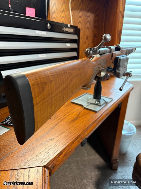 Winchester Model 70 Featherweight Stainless, Dark Maple 6.5cm
