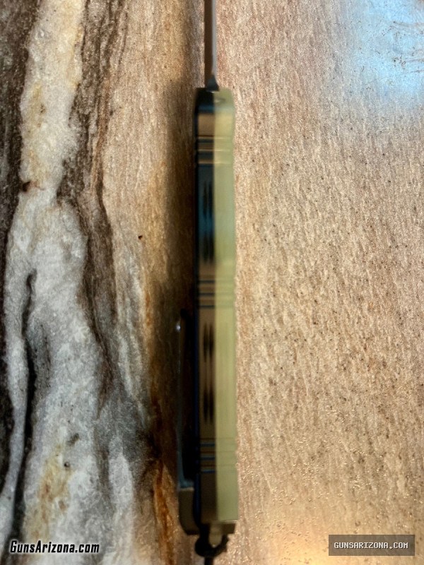 Heretic Knives Hydra Jade Top Handle Two-Tone Black Blade Jade
