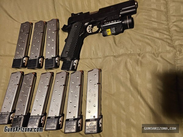 SA TRP OPERATOR .45 ACP WITH 10 10 RD MAGS & STREAMLIGHT LASER AND LIGHT COMBO