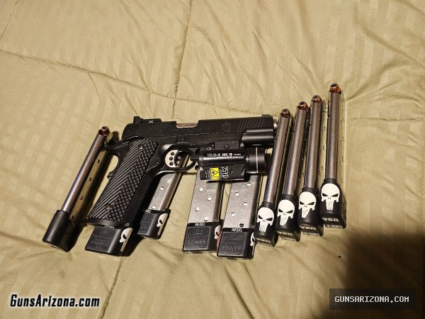 SA TRP OPERATOR .45 ACP WITH 10 10 RD MAGS & STREAMLIGHT LASER AND LIGHT COMBO