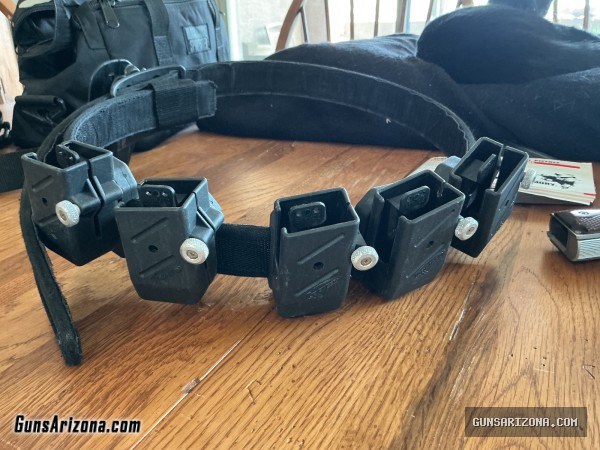 CR Speed Competition shooting belt with 1 holster and 5 Mag holsters