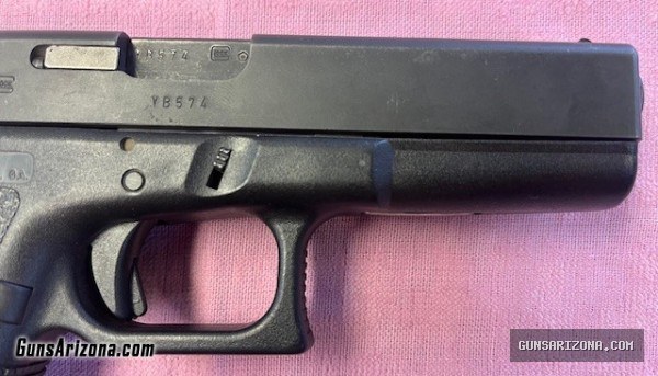 Glock 22 Gen2 .40S&W Semi-Auto Pistol