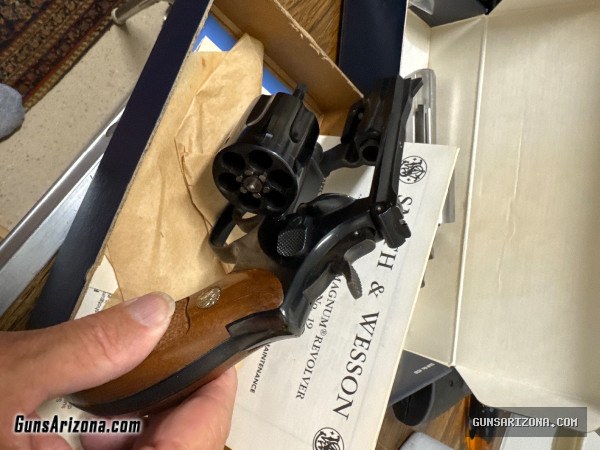 Smith & Wesson. 357 combat magnum revolver number 19–4.