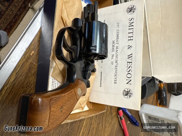 Smith & Wesson. 357 combat magnum revolver number 19–4.