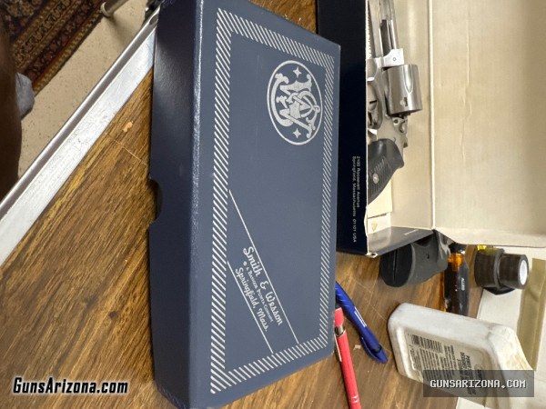 Smith & Wesson. 357 combat magnum revolver number 19–4.