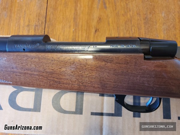Weatherby bolt action rifle Vanguard 243 Walnut stock