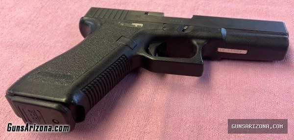 Glock 22 Gen2 .40S&W Semi-Auto Pistol