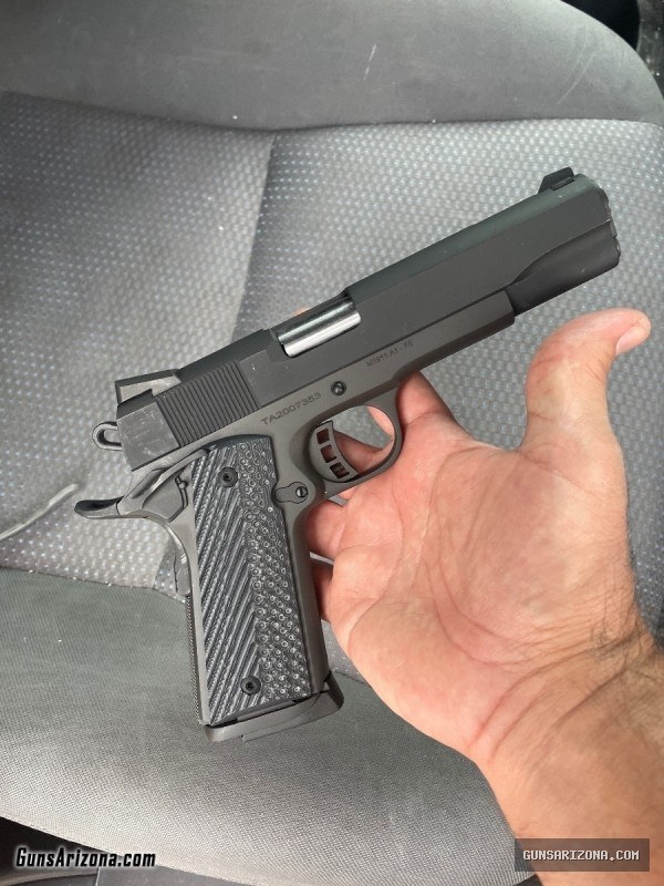 Taylor & Co M1911 A1 FS 9MM with extra's