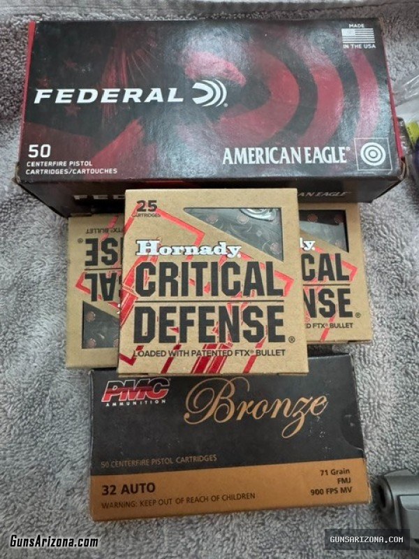 Beretta 3032 Tomcat 32ACP plus extras