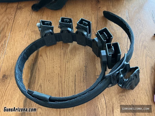 CR Speed Competition shooting belt with 1 holster and 5 Mag holsters