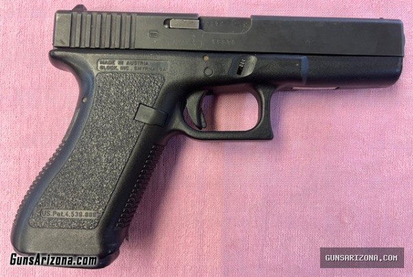 Glock 22 Gen2 .40S&W Semi-Auto Pistol