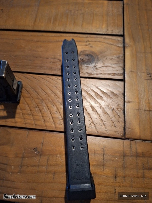 MAG-AD9 - Stern Defense with 33rd Glock Magazine