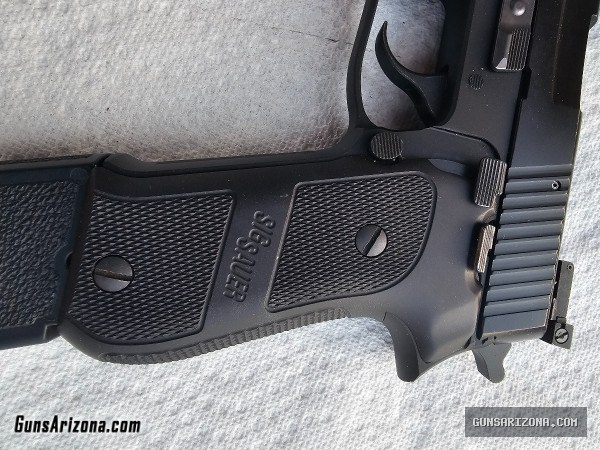 Sig Sauer P220 .45 ACP