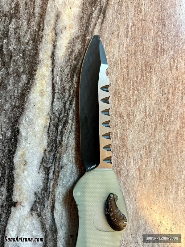 Heretic Knives Hydra Jade Top Handle Two-Tone Black Blade Jade