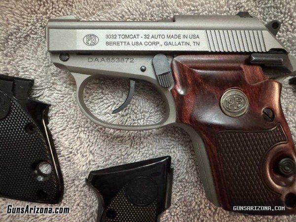 Beretta 3032 Tomcat 32ACP plus extras