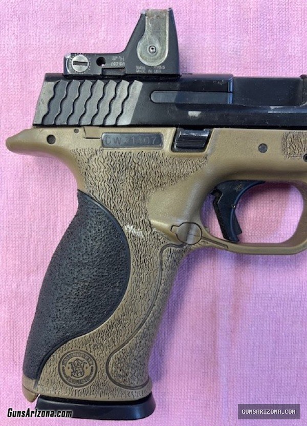 Smith & Wesson M&P40 40S&W Semi-Auto Pistol