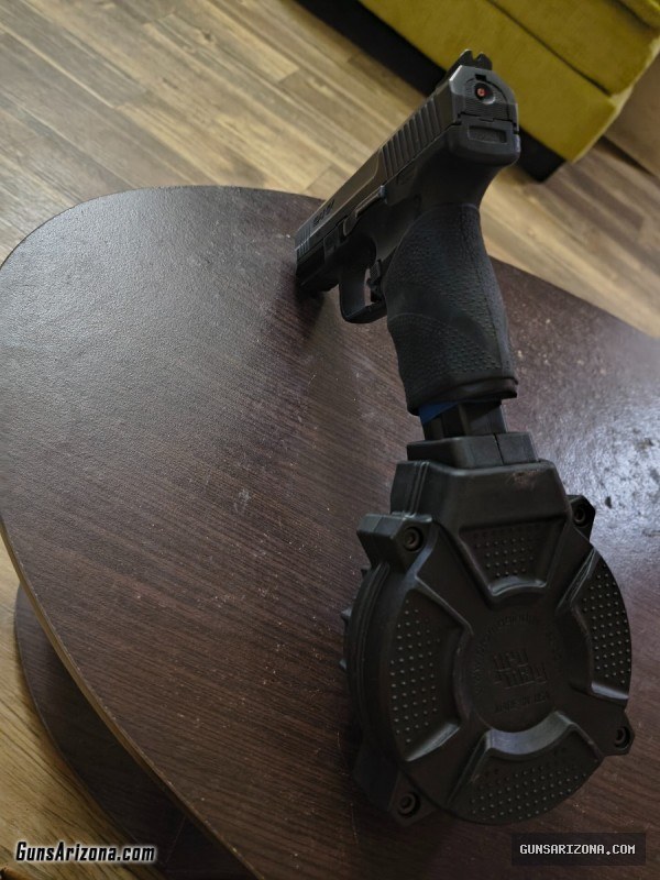 Canik TP9 SF Elite-S.  4 magazine's. 1 50 Rd drum.   850 rounds 9mm Ammunition.