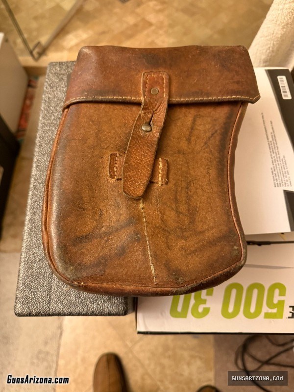 LEATHER POUCH TO CARRY FOUR 30 ROUND MAGAZINES