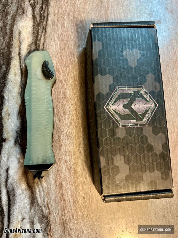Heretic Knives Hydra Jade Top Handle Two-Tone Black Blade Jade