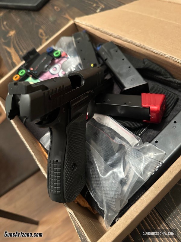 Dan Wesson DWX compact with extras