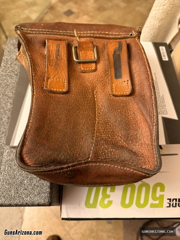 LEATHER POUCH TO CARRY FOUR 30 ROUND MAGAZINES