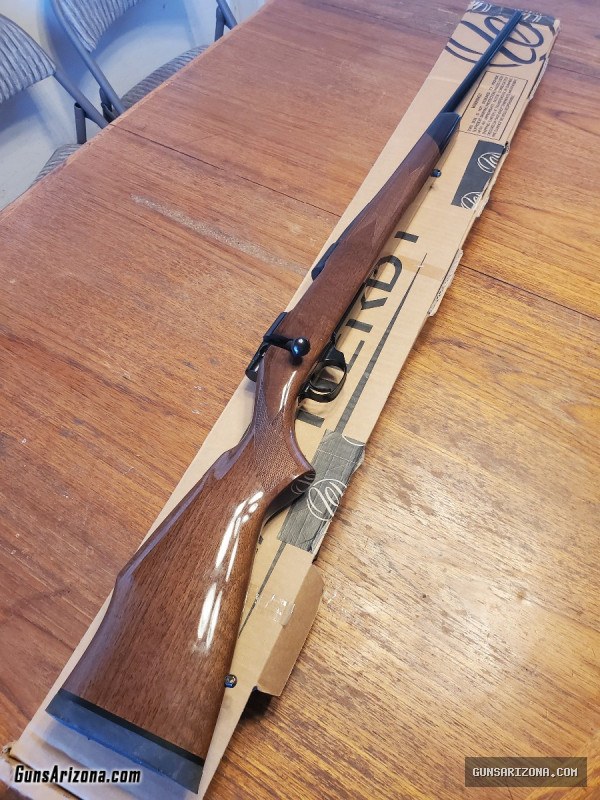 Weatherby bolt action rifle Vanguard 243 Walnut stock