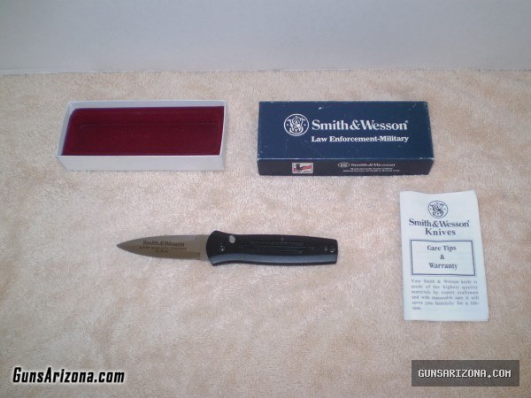Smith & Wesson auto opening knife sw1500 new