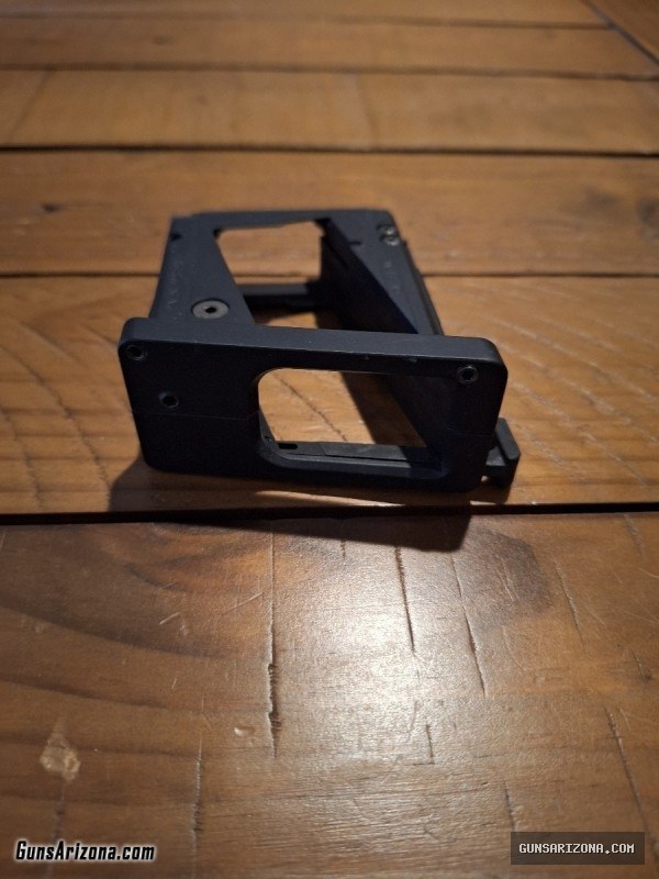 MAG-AD9 - Stern Defense with 33rd Glock Magazine