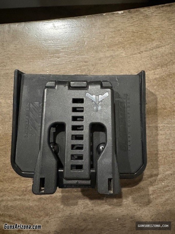 Magazine pouch