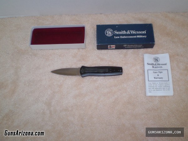 Smith & Wesson auto opening knife sw1500 new