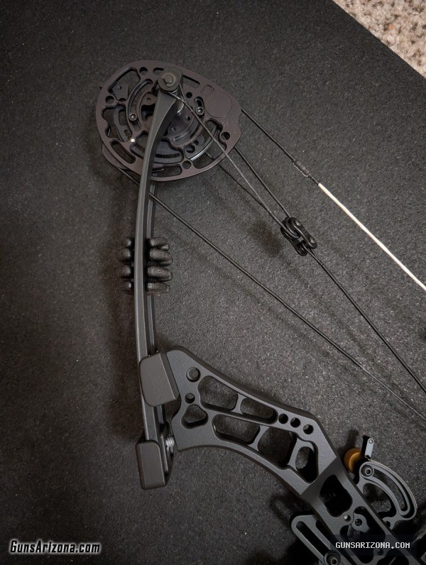 Darton Emergence Black Compound Bow #35-50 RH