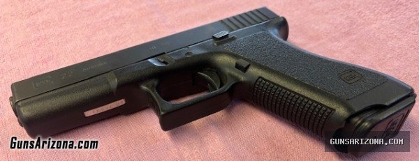 Glock 22 Gen2 .40S&W Semi-Auto Pistol