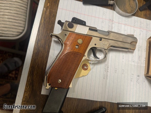 Smith & Wesson model 439 chrome 8 mm