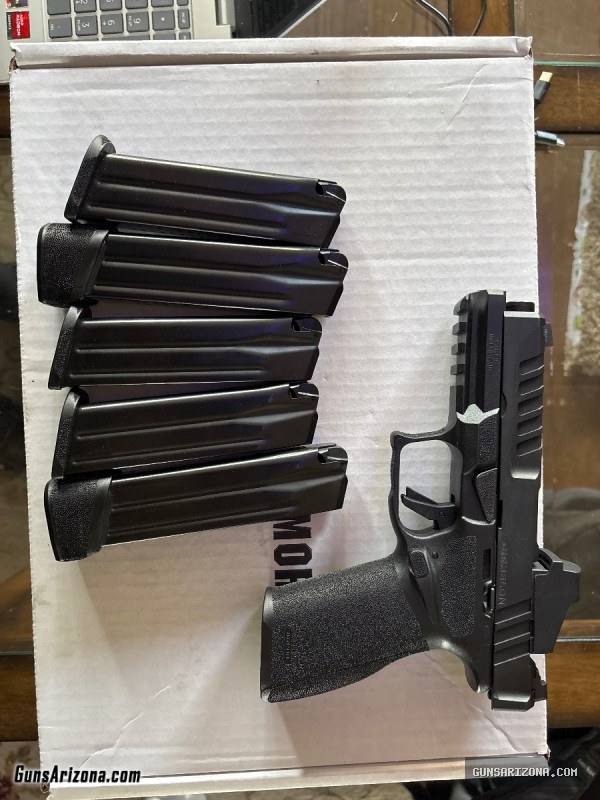Full size Springfield Echelon with extras