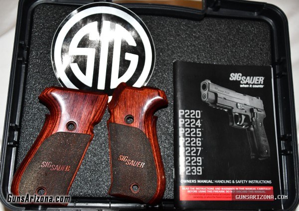 Sig Sauer P220 .45 ACP (220R-45-SSE)