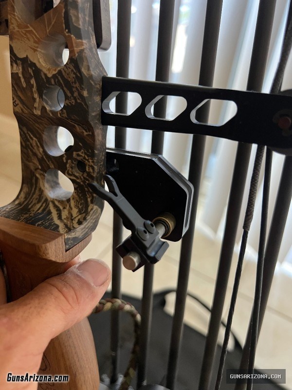 NIB LEGACY MATHEWS BOW