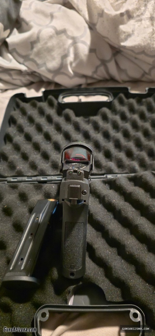 SIG SAUER P320 X-Full Size 9mm Pistol w/ Romeo1 PRO Reflex Sight